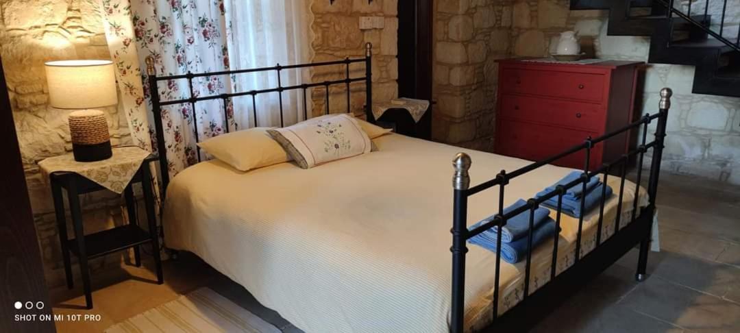Aliki'S House 1+ 2 Guest House Polis Ngoại thất bức ảnh