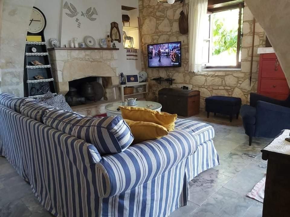 Aliki'S House 1+ 2 Guest House Polis Ngoại thất bức ảnh