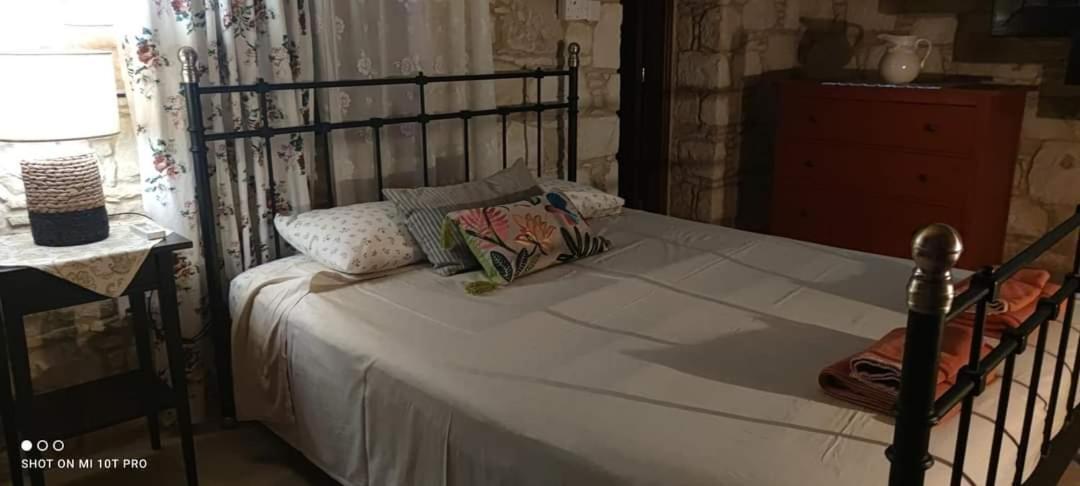 Aliki'S House 1+ 2 Guest House Polis Ngoại thất bức ảnh