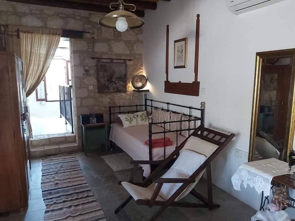 Aliki'S House 1+ 2 Guest House Polis Ngoại thất bức ảnh
