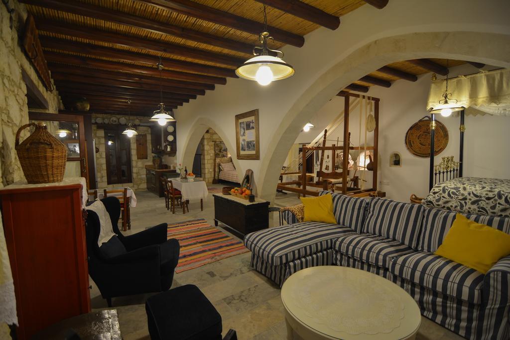 Aliki'S House 1+ 2 Guest House Polis Phòng bức ảnh